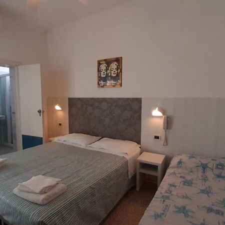 Hotel Luana Rimini Luaran gambar