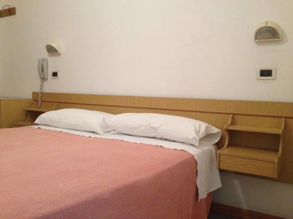 Hotel Luana Rimini Luaran gambar