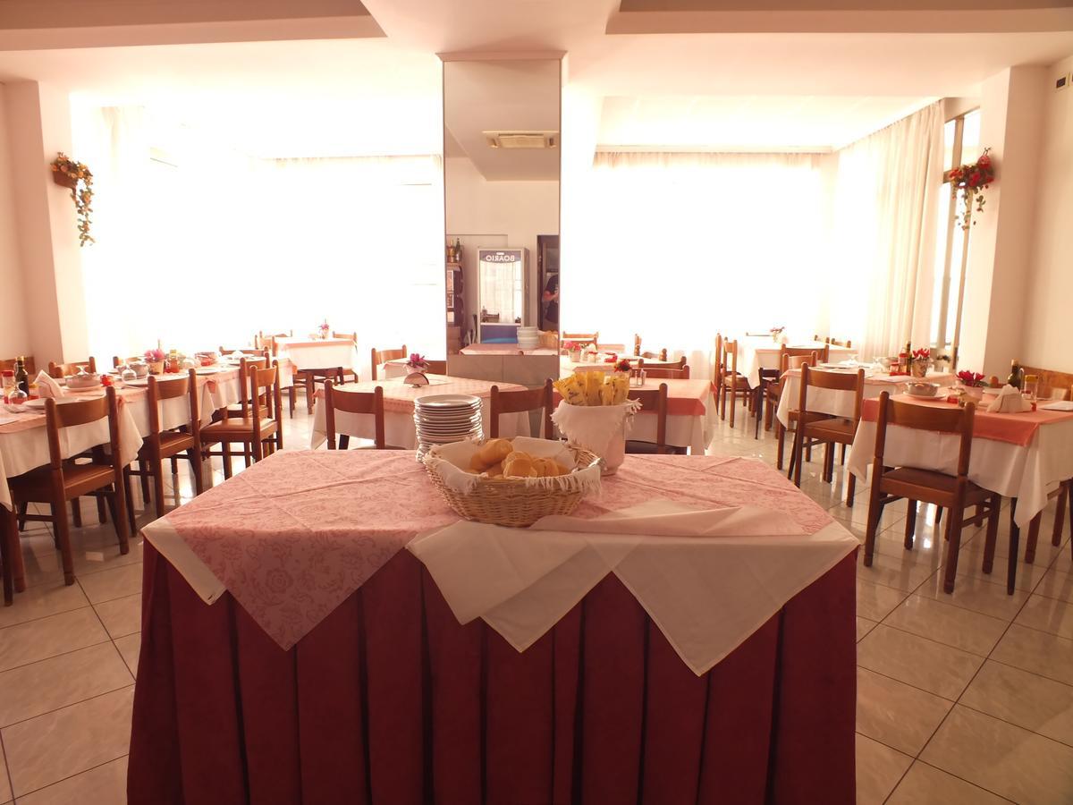 Hotel Luana Rimini Luaran gambar