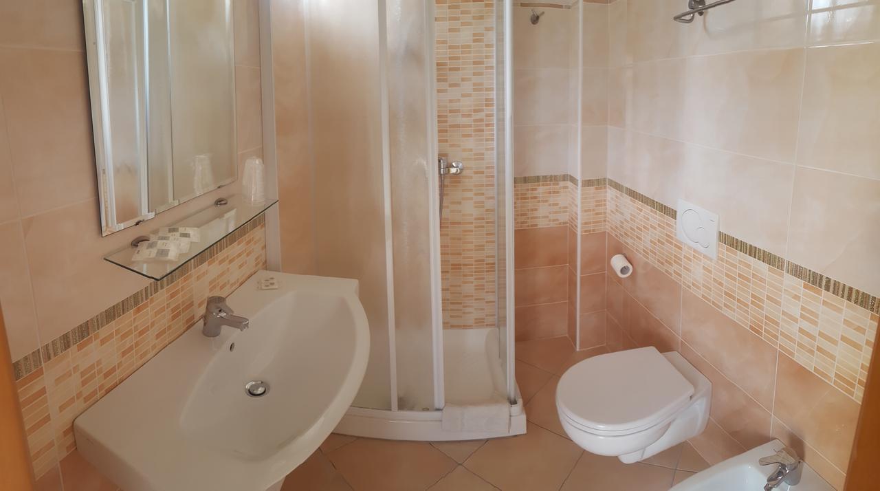 Hotel Luana Rimini Luaran gambar