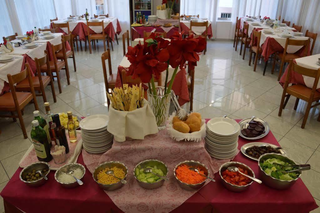 Hotel Luana Rimini Luaran gambar