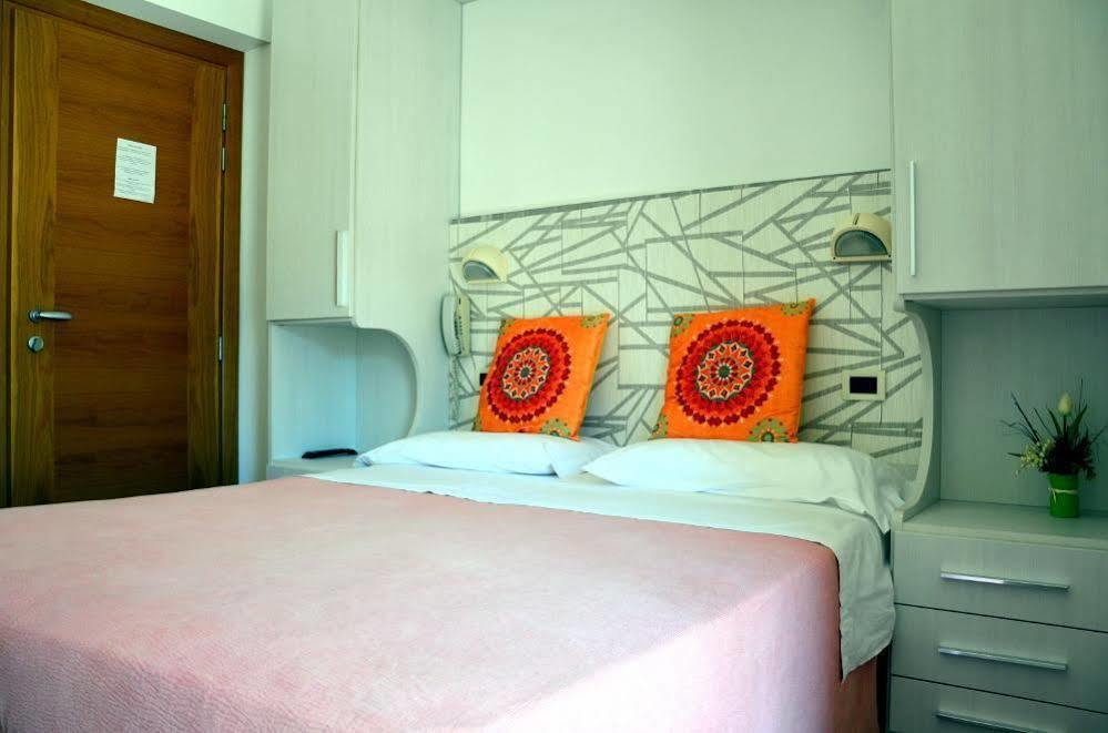 Hotel Luana Rimini Luaran gambar